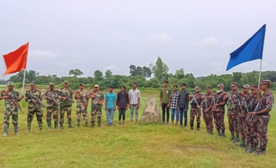 রাণীশংকৈল সীমান্তে  ৬ বাংলাদেশীকে ফেরত দিয়েছে বিএসএফ