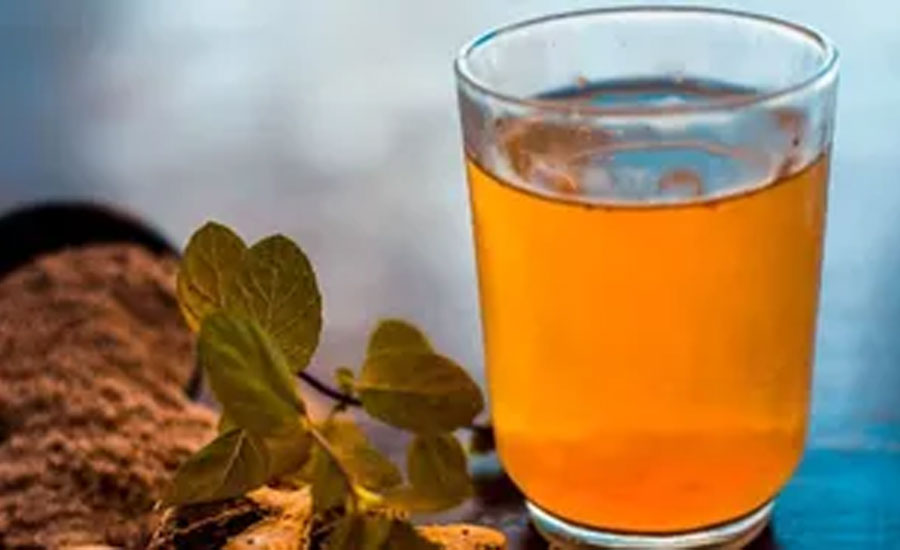 বর্ষায় ঘন ঘন অসুস্থ হচ্ছেন? গরম পানিতে কী মিশিয়ে খেলে চাঙ্গা থাকবেন