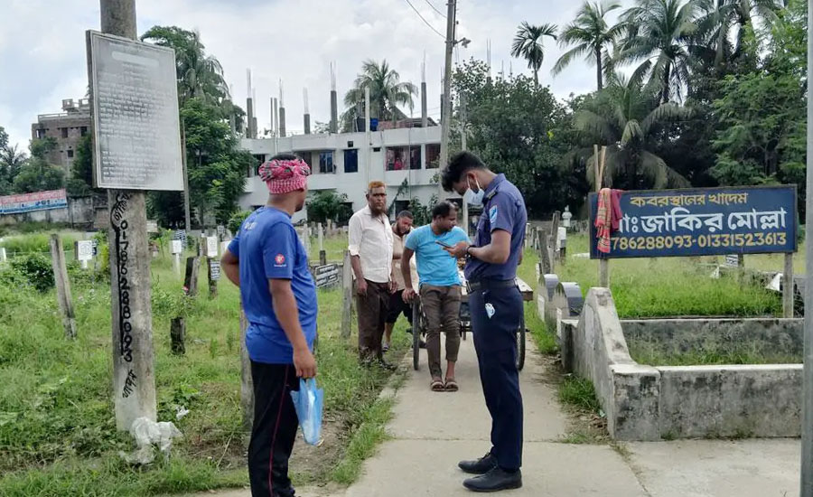 গোপালগঞ্জে গুলিতে নিহত ৩ জনের লাশ কবর থেকে তোলা হবে আজ