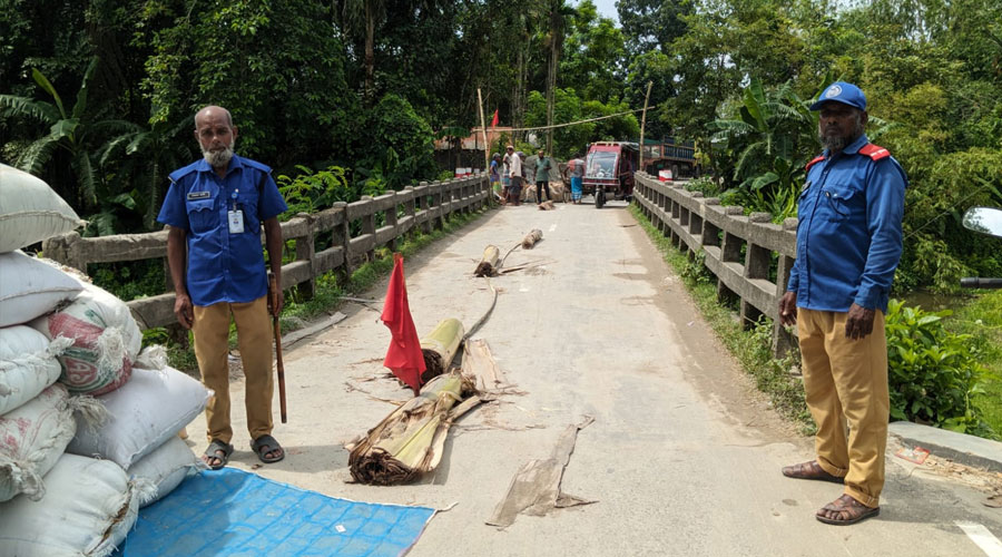 ভূরুঙ্গামারীতে ঝুঁকিপূর্ণ ব্রিজ, দুর্ভোগে হাজারো মানুষ