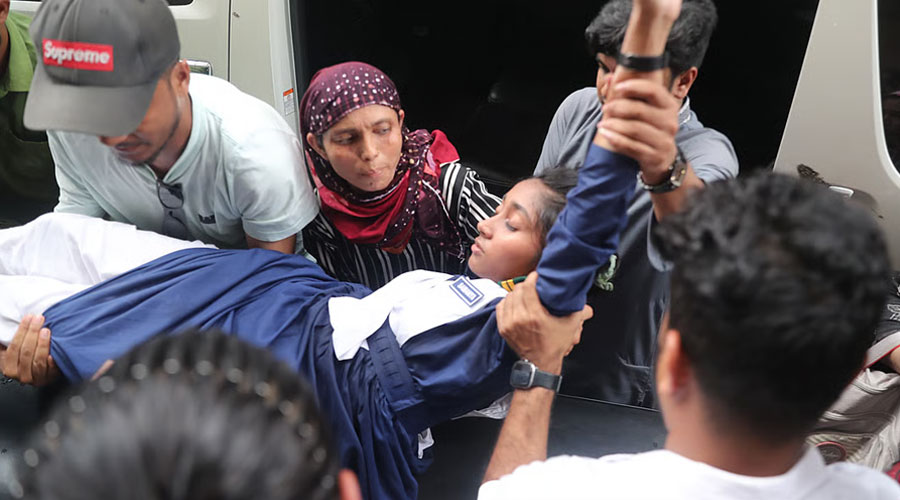 ক্লাস শেষে বের হয়ে আসছিল কাব্য, হঠাৎ বিকট বিস্ফোরণ