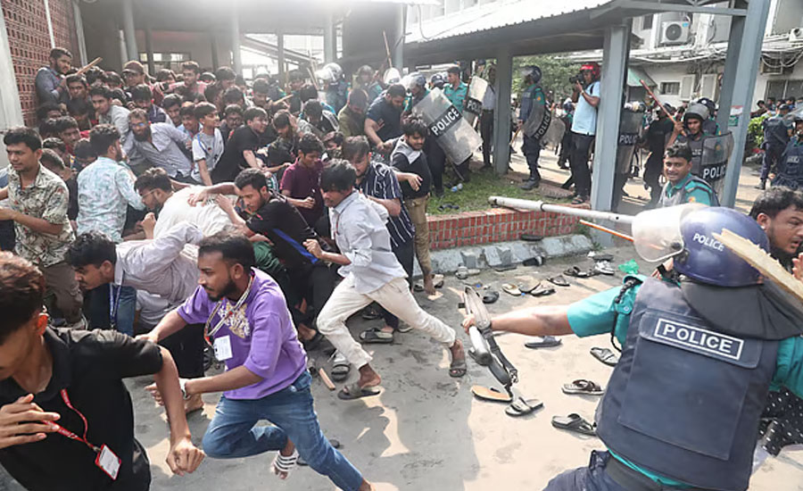 সচিবালয়ের সামনে সংঘর্ষ: আহত ৮০ জন ঢামেকে