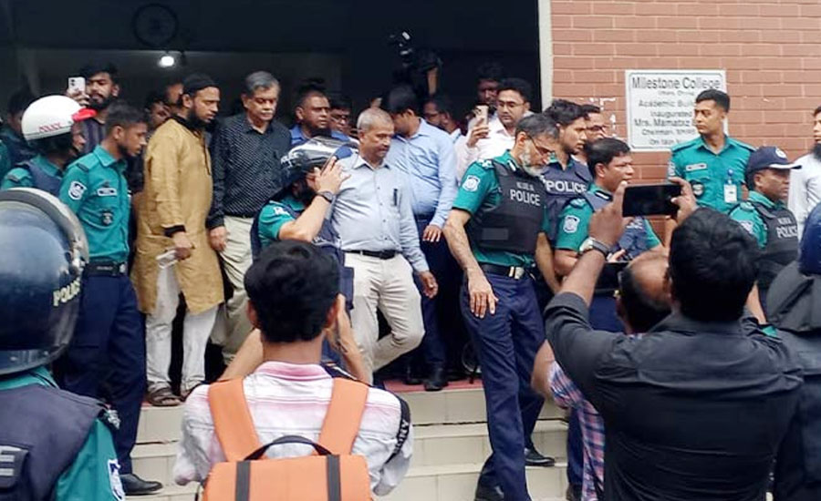 মাইলস্টোন থেকে বের হয়েছেন দুই উপদেষ্টা ও প্রেস সচিব