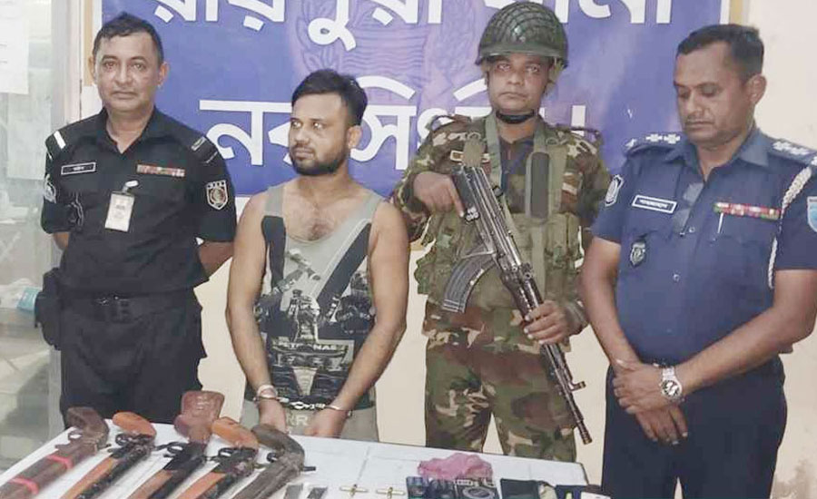 নরসিংদীতে যৌথবাহিনীর অভিযান, আগ্নেয়াস্ত্রসহ গ্রেপ্তার ১