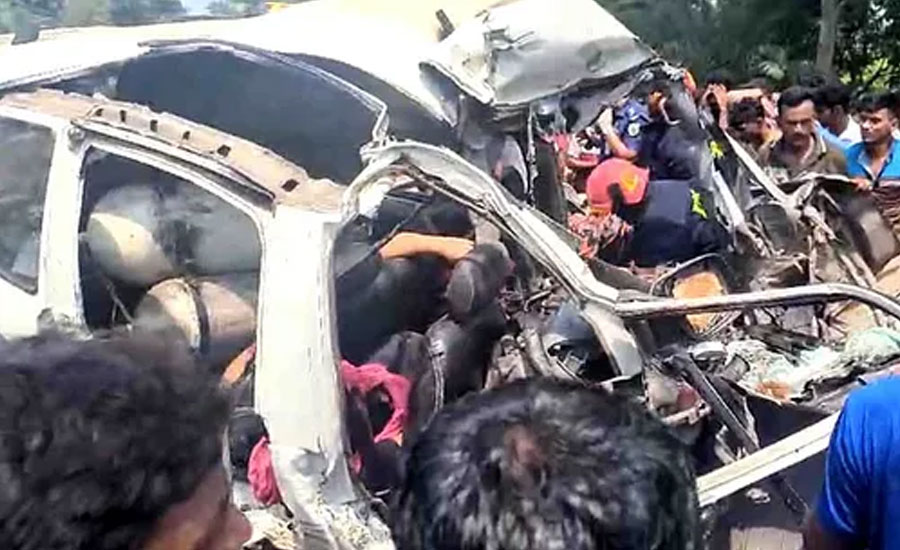 নাটোরে ট্রাকের সঙ্গে সংঘর্ষে মাইক্রোবাসের চালকসহ ৬ জন নিহত