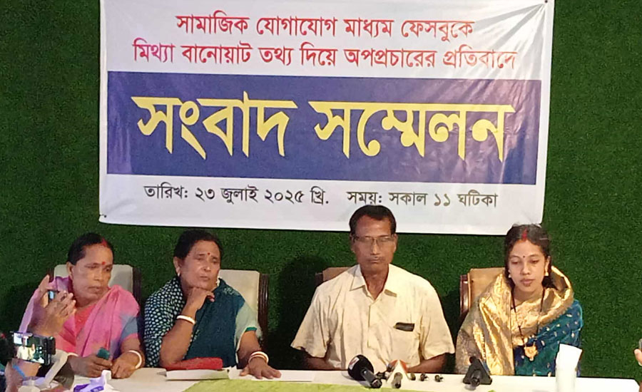 সামাজিক যোগাযোগ মাধ্যমে অপপ্রচারের প্রতিবাদে ঠাকুরগাঁওয়ে সংবাদ সম্মেলন