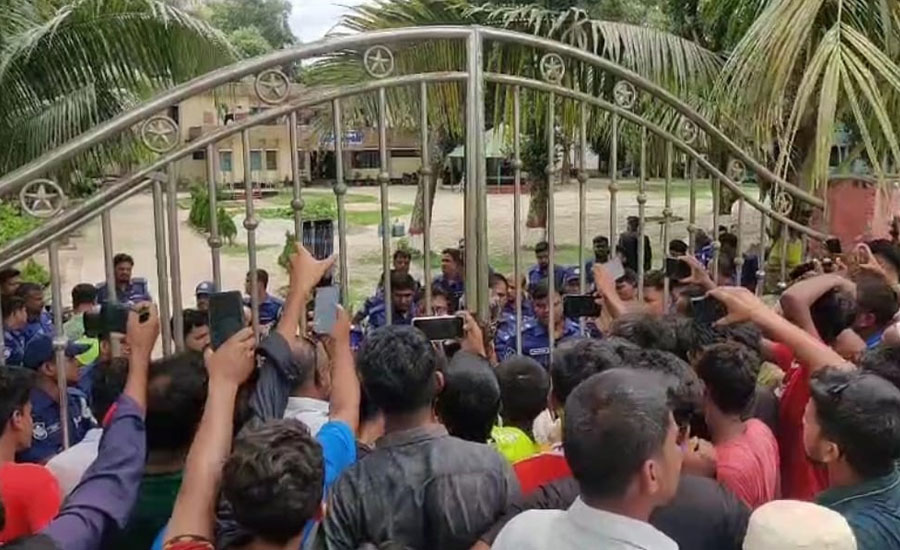 কুড়িগ্রামের রৌমারীর ট্রিপল মার্ডার ঘটনায় থানা ঘেরাও বিক্ষোভ মিছিল, ওসির অপসারণ দাবী