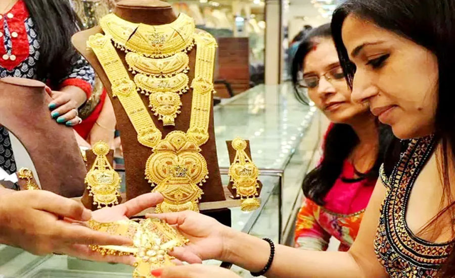 আজ সোনা বিক্রি হচ্ছে ভরিতে যত দামে 