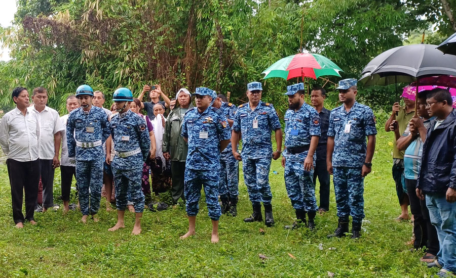 মাইলস্টোনে দুর্ঘটনায় নিহত রাঙামাটির উক্যছাইং এর সমাধিতে বিমান বাহিনীর শ্রদ্ধা