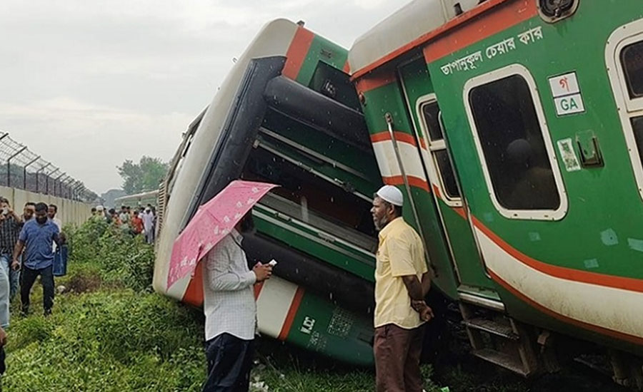 লালমনিরহাটে দুই ট্রেনের সংঘর্ষ