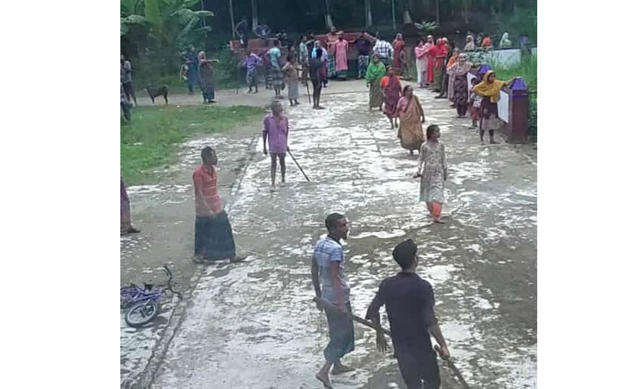 উজিরপুরে প্রবাসীর বাড়িতে তান্ডব ও চাঁদাবাজি, প্রধান আসামি গ্রেফতার না হওয়ায় ক্ষুব্ধ এলাকাবাসী