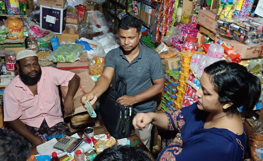 তাড়াশে দুই দোকান মালিককে জরিমানা