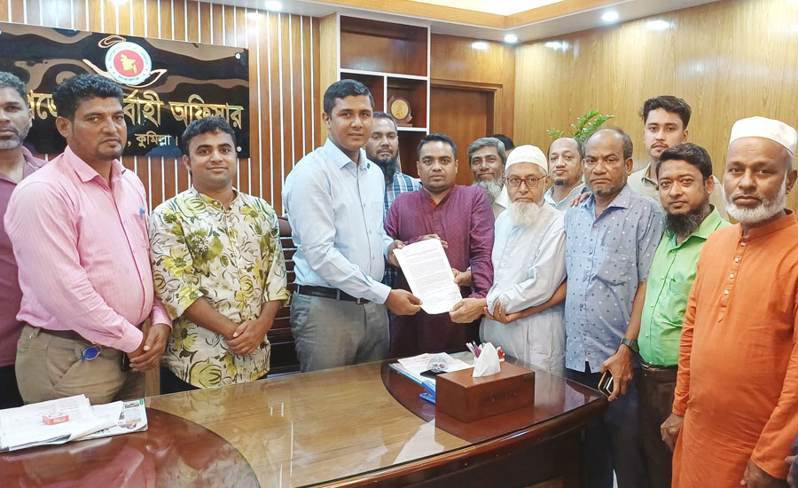 লাকসামে ইউএনও বরাবরে সাংবাদিকদের স্মারকলিপি