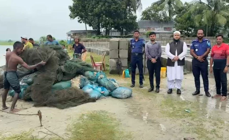 আলফাডাঙ্গায় গোপালপুর বাওড়ে অবৈধ চায়না দূয়ারী ও কারেন্ট জাল বিরোধী অভিযান 
