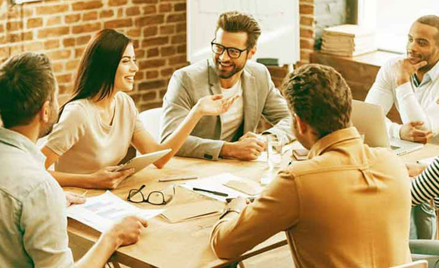 সুযোগ বুঝে ক্ষতি করেন, এমন সহকর্মীকে সামলানোর ৭ উপায়