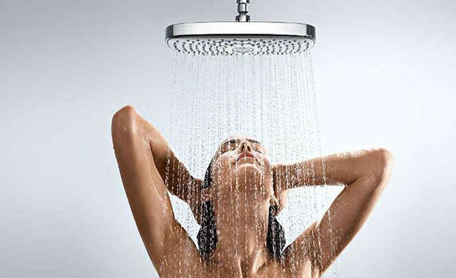 বজ্রপাতের সময় গোসল কতটা ঝুঁকিপূর্ণ? বিশেষজ্ঞরা যা বলছেন