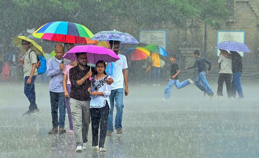 দুপুরের মধ্যে ঢাকাসহ ৯ জেলায় হতে পারে ঝড়বৃষ্টি