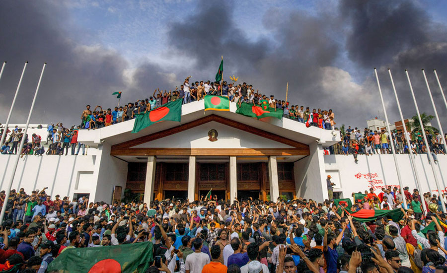 ঢাকামুখী জনস্রোত, স্বৈরাচার হাসিনার পলায়ন