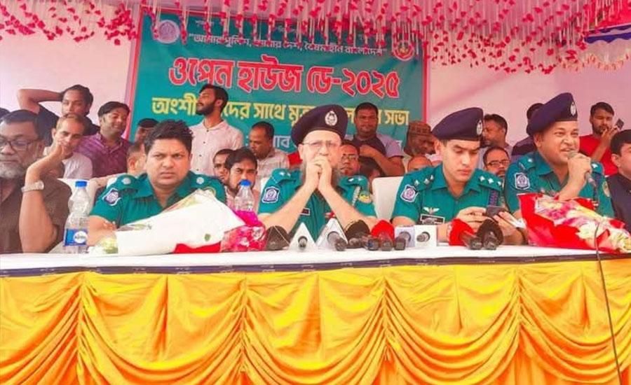 গাজীপুরে পুলিশের ওপেন হাউজ ডে, তৃতীয় লিঙ্গের কবরস্থানের দাবি