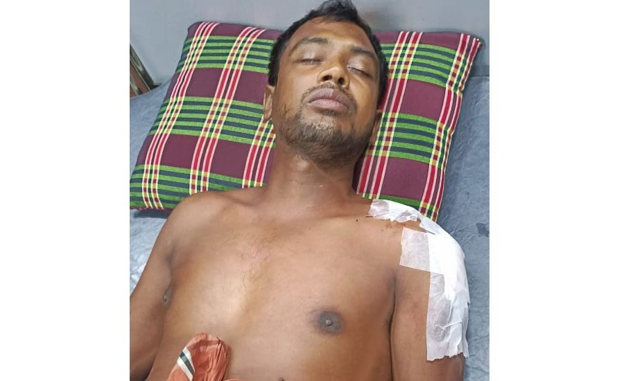 শ্যামনগরে ধান চারা চুরি নিয়ে প্রতিবাদ করায় কৃষককে ছুরিকাঘাত, অভিযুক্ত ২জন আটক