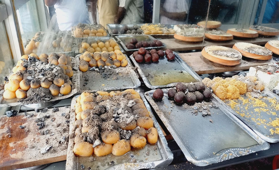 রাণীনগরে মিস্টান্ন ভান্ডারে ঢুকে ছাই দিয়ে খাবার নষ্ট করেছে দুর্বৃত্তরা 