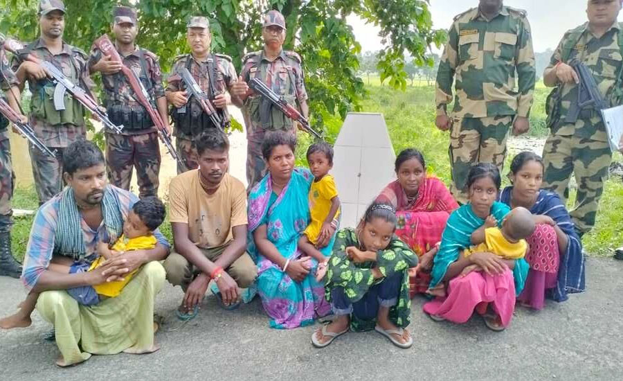 নালিতাবাড়ী সীমান্ত দিয়ে ১০ বাংলাদেশিকে হস্তান্তর করেছে বিএসএফ