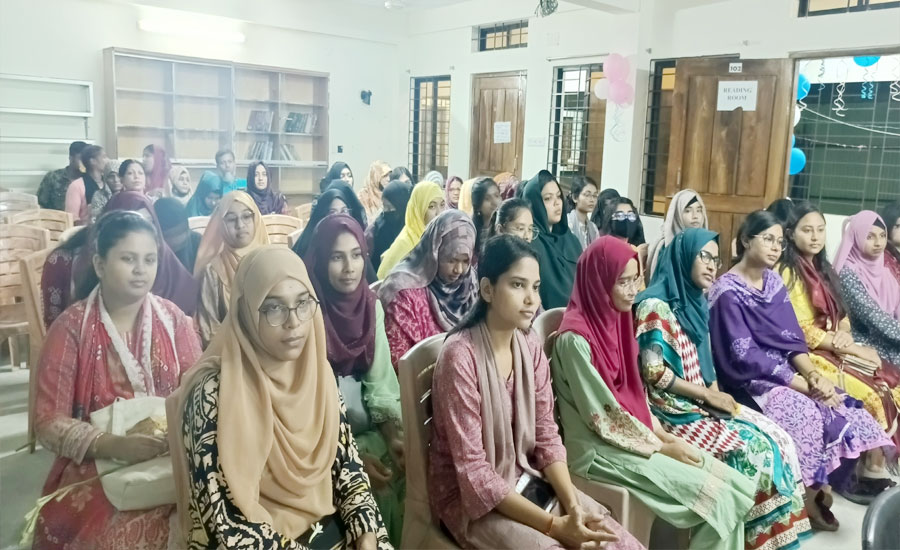 বাকৃবি কৃষিকন্যা হলের নবীন শিক্ষার্থীদের বরণ