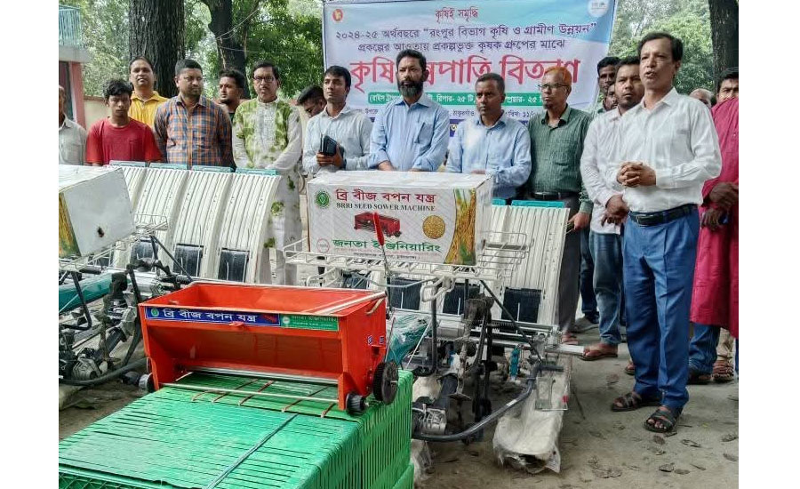 ২ কোটি টাকা মূল্যের কৃষি যন্ত্রপাতি পেল কৃষকরা