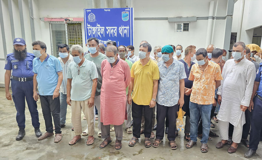 যৌথবাহিনির অভিযানে জুয়ার আসর থেকে উপজেলা বিএনপির সভাপতিসহ ৩৪ জন গ্রেপ্তার