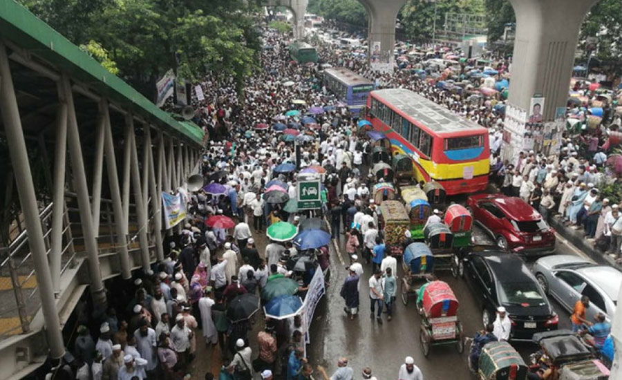 প্রেস ক্লাবের সামনে শিক্ষকদের অবস্থান, যান চলাচল বন্ধ