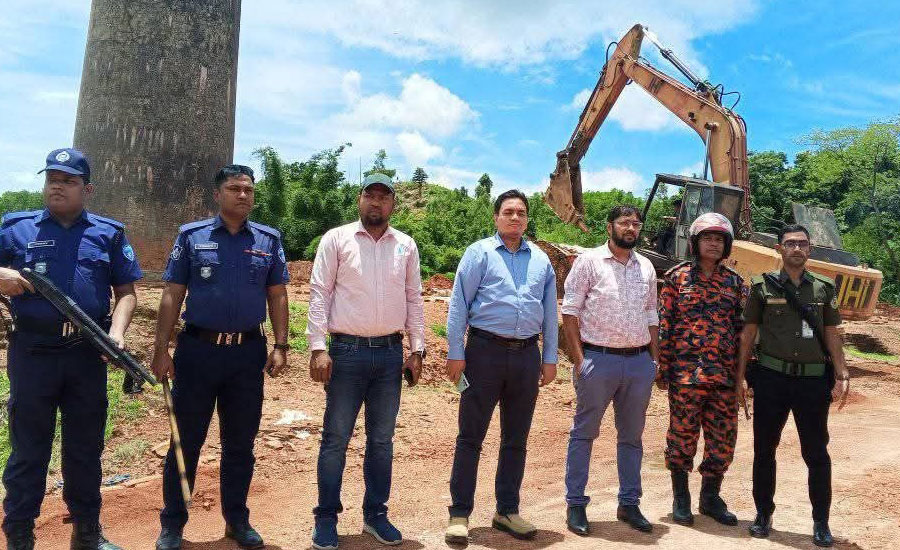 লামায়  হাইকোর্টের নির্দেশে ফাইতং এর  ইটভাটায় প্রশাসনের অভিযান