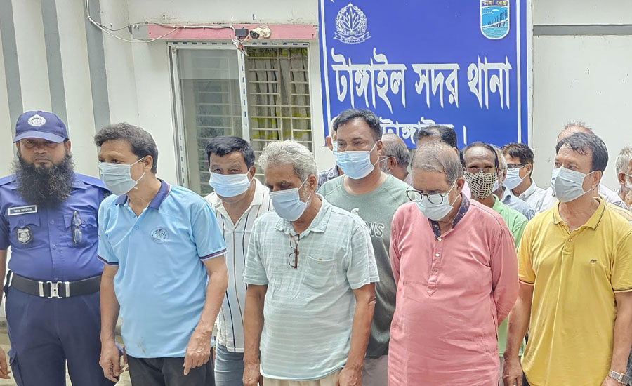 জুয়ার আসর থেকে উপজেলা বিএনপির সভাপতি আজগর আলীসহ ৩৪ জন গ্রেপ্তার