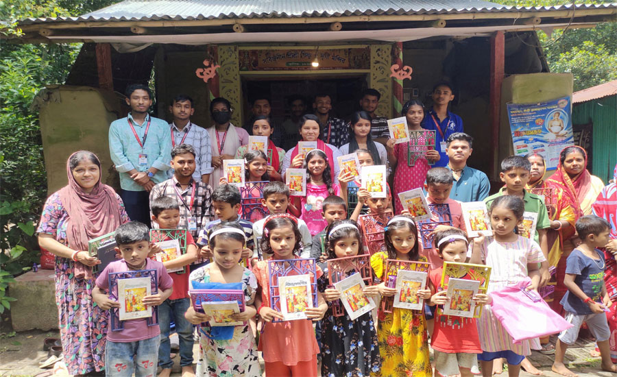 চট্টগ্রাম সনাতনী বন্ধু জোন' এর উদ্যোগে শ্রীমদ্ভগবদগীতা ও স্টেন বিতরণ