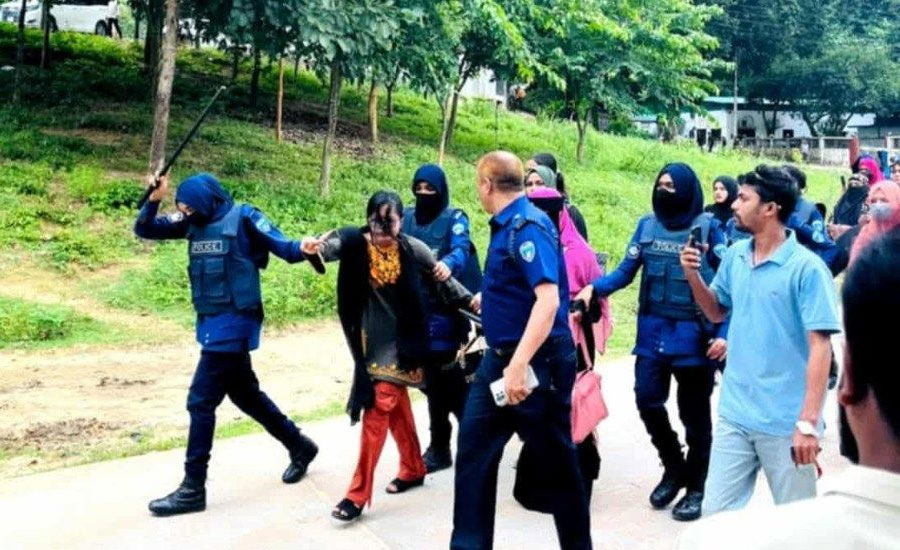 উখিয়ায় চাকরিচ্যুত শিক্ষকদের বিক্ষোভে পুলিশের লাঠিচার্জ, আটক ১০