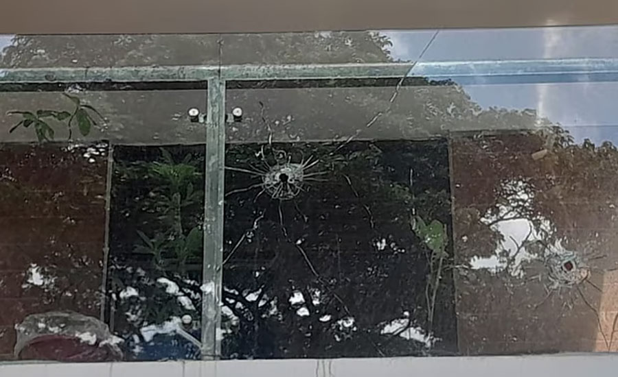 চাঁদা না দেওয়ায় ব্যবসায়ীর বাড়ি লক্ষ্য করে গুলি