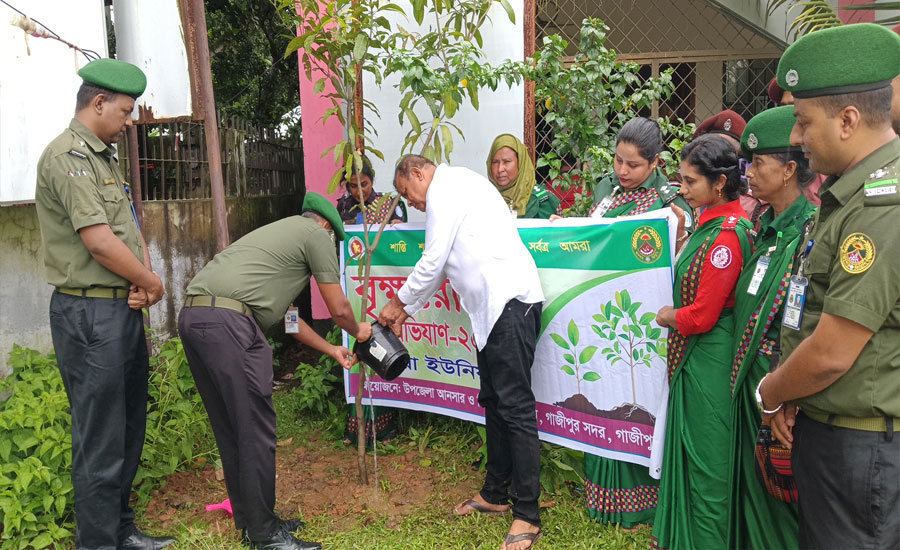 গাজীপুরে বৃক্ষরোপন কর্মসূচির বাস্তবায়নে গ্রামপ্রতিরক্ষা বাহিনী