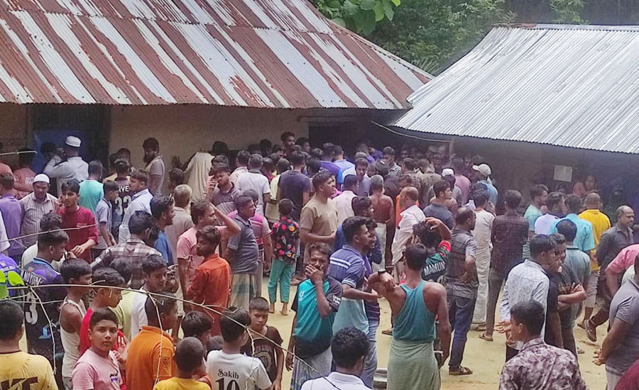 গভীর রাতে মা-মেয়েকে গলা কেটে হত্যা