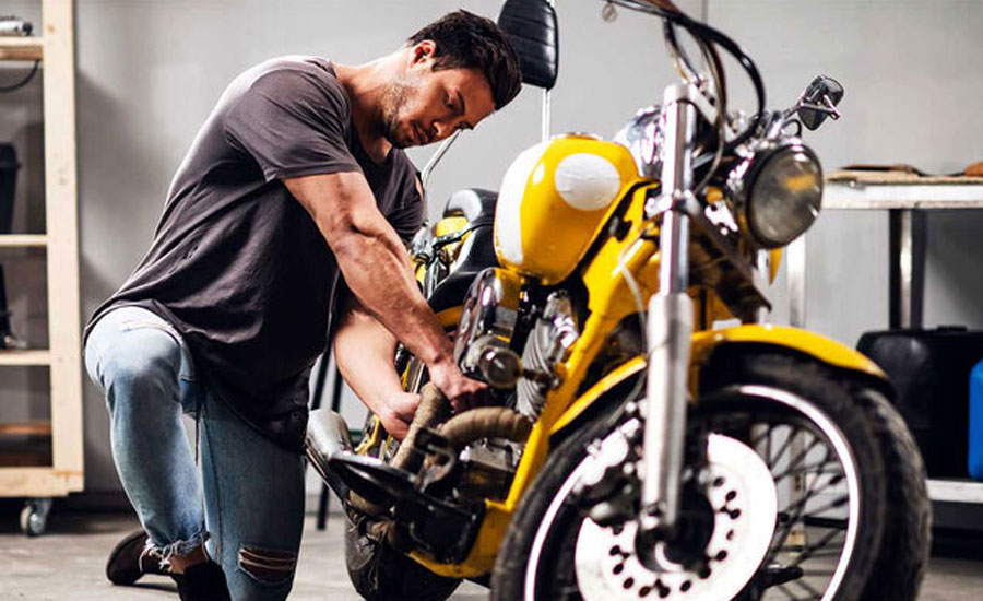 বাইকের যত্নে সবচেয়ে বেশি যেসব ভুল করেন