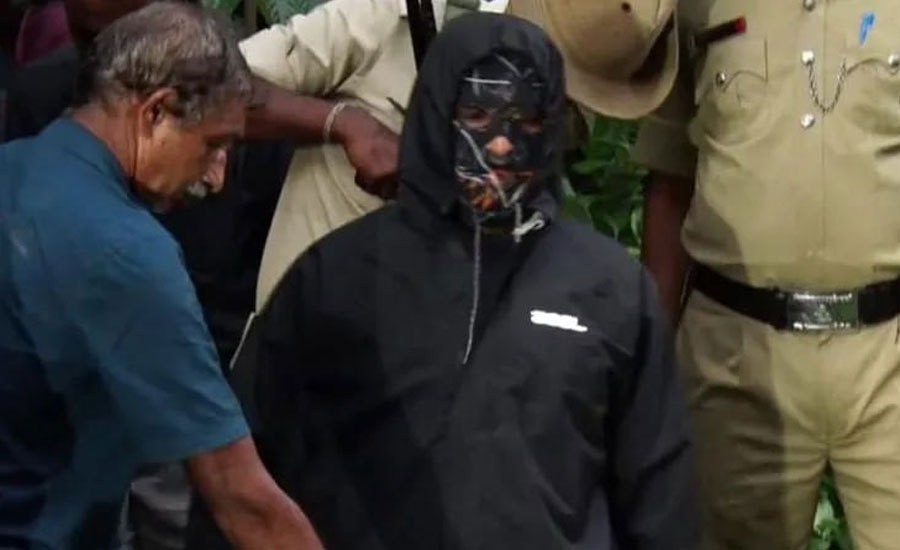 শত শত নারীকে ধর্ষণের পর মাটিচাপার অভিযোগ তোলা সেই ব্যক্তি গ্রেপ্তার