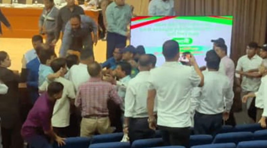 ইসির শুনানিতে ব্রাহ্মণবাড়িয়ার ২ পক্ষের হাতাহাতি