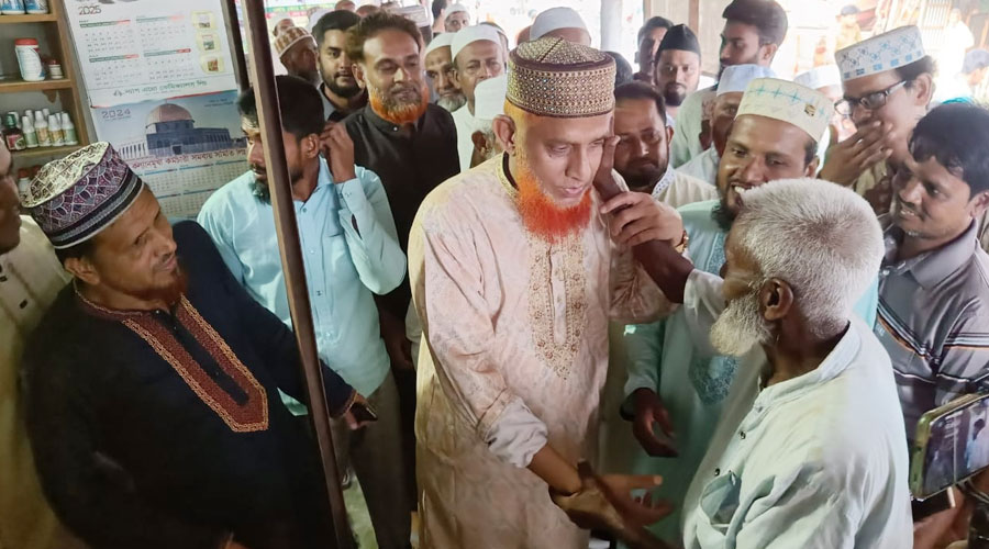 বাগমারার বড় বিহানালী ইউনিয়নে জামায়াতের এমপি প্রার্থী ডাঃ বারীর গনসংযোগ