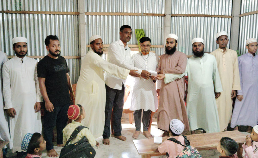 শ্রীবরদীতে ৩ টি মাদ্রাসায় আর্থিক সহায়তা করেন আনিসুজ্জামান খোকন 