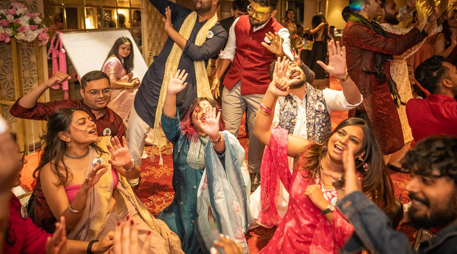 জেন-জির নতুন ট্রেন্ড ‘থিম পার্টি’, কী হয় সেখানে