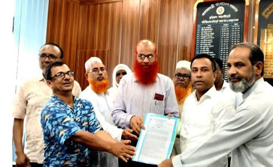কুড়িগ্রামে শিক্ষক-কর্মকর্তাগণের ৫ দফা দাবি আদায়ে স্মারকলিপি প্রদান