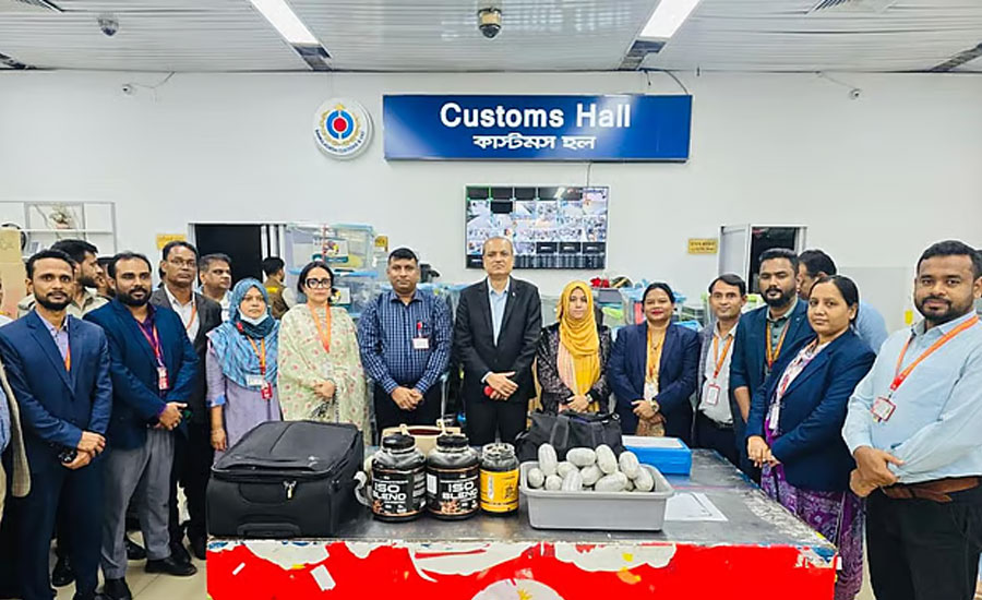 বিমানবন্দরে ১৩০ কোটি টাকার কোকেনসহ বিদেশি নাগরিক আটক