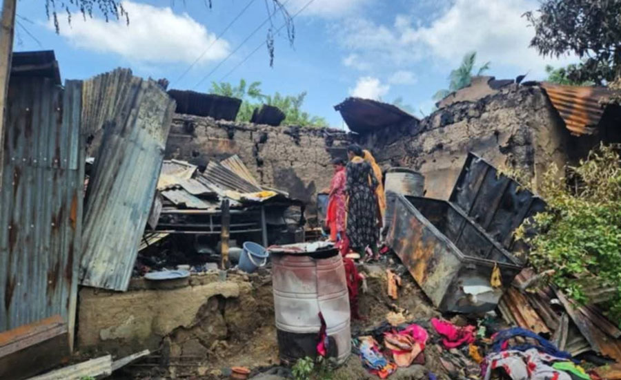 তাড়াশে বসত ঘর আগুনে পুড়ে ছাই, প্রায় ১০ লাখ টাকার ক্ষতি 
