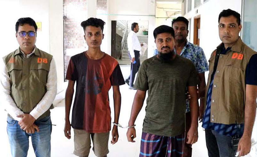 যশোরে ডিবির অভিযানে বিদেশী পিস্তলসহ আটক ২ 