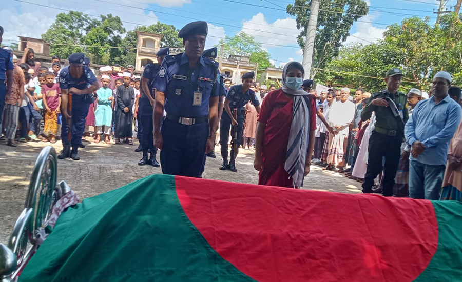 রাষ্ট্রীয় মর্যাদায় প্রবীন মুক্তিযোদ্ধা আলী আকবরের শেষ বিদায়