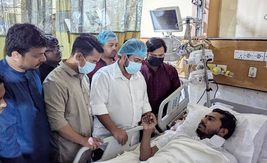 নুরকে দেখতে এয়ারপোর্ট থেকে সরাসরি ঢামেকে নাহিদ-সারজিস