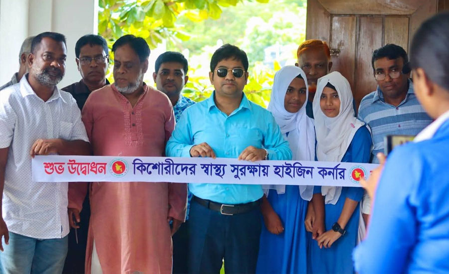 উজিরপুরে কিশোরীদের স্বাস্থ্য সুরক্ষায় বিভিন্ন শিক্ষা-প্রতিষ্ঠানে